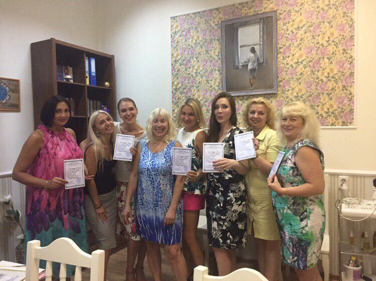 Выпускницы Школы с сертификатами