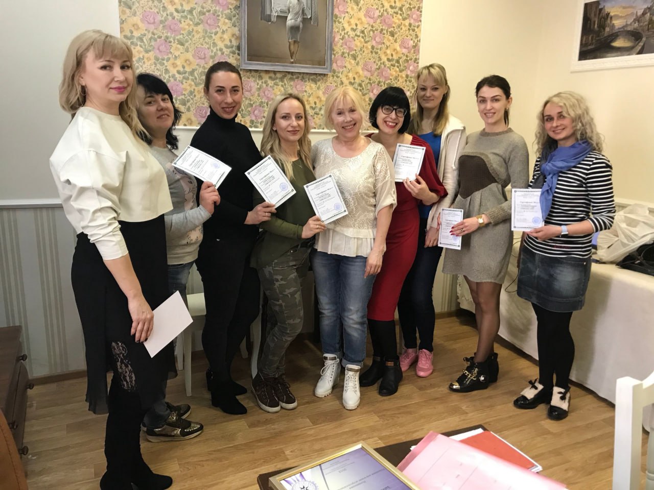 Группа выпускников Школы с сертификатами